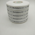 ป้ายคอเสื้อ เนื้อริบบิ้นซาติน 1.3 ซม. ริบบิ้นสีขาว 1 พิมพ์ดำ 5 ม้วน