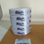 ป้ายคอเสื้อ เนื้อริบบิ้นซาติน 2.0 ซม. ริบบิ้นสีขาว 1 พิมพ์ดำ 5 ม้วน