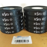 ป้ายคอเสื้อ เนื้อริบบิ้นซาติน 1.3 ซม. ริบบิ้นสีดำ 2 พิมพ์ ขาว 10 ม้วน