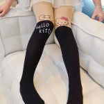 เลคกิ้งเด็กสีดำ เป็นแบบถุงน่องสีเนื้อแต่งลายคิตตี้ ยืดหยุ่นนุ่มนวล ตกแต่งน่ารัก