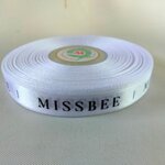 ป้ายคอเสื้อ เนื้อริบบิ้นซาติน 1.3 ซม. ริบบิ้นสีขาว พิมพ์ดำ 1 ม้วน