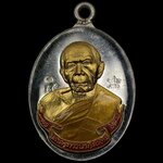 ๑ ใน ๑๙๙ องค์ เนื้อเงินหน้ากากทองคำ ลงยาสีแดง เหรียญห่วงเชื่อม (ย้อนยุค) รุ่นภาวนา หลวงปู่ทิม วัดละหารไร่ จัดสร้างปี ๒๕๕๘ ตอกโค๊ตศาลา+เม็ดงา และหมายเลข ๕๙