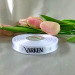 ป้ายคอเสื้อ เนื้อริบบิ้นซาติน 1.3 ซม. ริบบิ้นสีขาว 1 พิมพ์ดำ 1 ม้วน