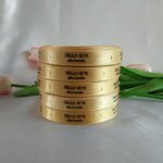 ป้ายคอเสื้อ เนื้อริบบิ้นซาติน 1.3 ซม. ริบบิ้นสีทอง103 พิมพ์ดำ 5 ม้วน