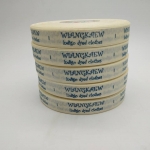 ป้ายคอเสื้อ เนื้อริบบิ้นซาติน 1.3 ซม. ริบบิ้นสีครีม S-2 พิมพ์ฟ้า 5 ม้วน