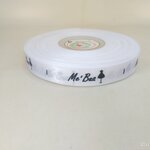 ป้ายคอเสื้อ เนื้อริบบิ้นซาติน 1.3 ซม. ริบบิ้นสีขาว 1 พิมพ์เทา 1 ม้วน