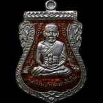 เหรียญหลวงพ่อทวด อาจารย์ทิม วัดช้างให้ พิมพ์หน้าเลื่อนไม่มีเส้นผ่าปาก รุ่น ๑๐๒ ปี อาจารย์ทิม เนื้อเงินลงยาสีแดง หมายเลข ๑๙