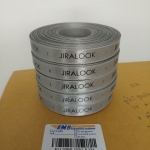 ป้ายคอเสื้อ เนื้อริบบิ้นซาติน 1.3 ซม. ริบบิ้นสีเทา 67 พิมพ์ดำ 5 ม้วน