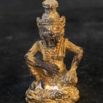 ปู่เสือ พ่อปู่เสือ ฤาษีปู่เสือ ปู่เสือแสนเฮง หลวงปู่แสน ปสนฺโน วัดบ้านหนองจิก จ.ศรีสะเกษ รุ่นปู่เสือแสนเฮง เนื้อทองลำอู่ หมายเลข ๑๕๑๓