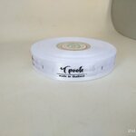 ป้ายคอเสื้อ เนื้อริบบิ้นซาติน 2.0 ซม. ริบบิ้นสีขาว 1 พิมพ์ดำ 1 ม้วน