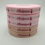 ป้ายคอเสื้อ เนื้อริบบิ้นซาติน 1.3 ซม. ริบบิ้นคละสี พิมพ์บานเย็น 5 ม้วน