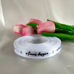 ป้ายคอเสื้อ เนื้อริบบิ้นซาติน 1.3 ซม. ริบบิ้นสีขาว 1 พิมพ์ดำ 1 ม้วน