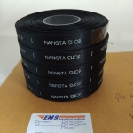 ป้ายคอเสื้อ เนื้อริบบิ้นซาติน 1.3 ซม. ริบบิ้นสีดำ 2 พิมพ์ ขาว 5 ม้วน