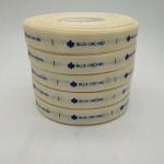 ป้ายคอเสื้อ เนื้อริบบิ้นซาติน 1.3 ซม. ริบบิ้นสีครีม S-2 พิมพ์น้ำเงิน 5 ม้วน