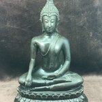 พระบูชา หลวงพ่อสุโขทัย ฐานสามขา ขนาดหน้าตัก ๔.๕ นิ้ว สูง ๙ นิ้ว เนื้อสัมฤทธิ์ หล่อดินไทย เนื้อเก่า สวย เข้ม ขลัง