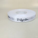 ป้ายคอเสื้อ เนื้อริบบิ้นซาติน 1.3 ซม. ริบบิ้นสีขาว 1 พิมพ์ดำ 1 ม้วน