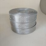 ป้ายคอเสื้อ เนื้อริบบิ้นซาติน 2.0 ซม. ริบบิ้นสีเทา 1 พิมพ์ขาว 3 ม้วน