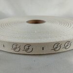 ป้ายคอเสื้อ เทปละเอียด 1.5 ซม.พิมพ์น้ำตาล 1 ม้วน