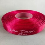 ป้ายคอเสื้อ เนื้อริบบิ้นซาติน 1.3 ซม. ริบบิ้นสีแดง 21 พิมพ์ ขาว 1 ม้วน