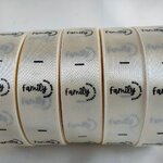 ป้ายคอเสื้อ เนื้อริบบิ้นซาติน 2.5 ซม. ริบบิ้นสีครีม s-2 พิมพ์ดำ 5 ม้วน