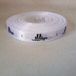 ป้ายคอเสื้อ เนื้อริบบิ้นซาติน 1.3 ซม. ริบบิ้นสีขาว 1 พิมพ์ดำ 1 ม้วน