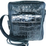 กระเป๋าสะพายชายหนังจระเข้แท้ สีดำ ส่วนหลัง รหัส CRM367H-BL-01