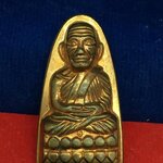 หลวงพ่อทวด พ่อท่านเขียว รุ่นเสาร์ ๕ มหาสิทธิโชค พิมพ์หลังหนังสือเล็ก เนื้อทองแดงนอก อุดเงินบรรจุกริ่ง จากชุดกรรมการ หมายเลข ๑๙๓๗