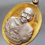 หนึ่งเดียว MP๑/๑ รายการ "ท3" เหรียญห่วงเชื่อม อรหันต์ นิรันตราย หลวงปู่ทวด ออกวัดบ้านไร่ รุ่นสุดท้าย งานบุญสุขในหัวใจ ๒ เพื่อครูชายแดนใต้ เนื้อปลอกลูกปืน องค์อัลปาก้า ห่วงมหาชนวน (ประฉลุประกบ ๓ ชิ้น)