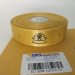 ป้ายคอเสื้อ เนื้อริบบิ้นซาติน 2.5 ซม. ริบบิ้นสีทอง 103 พิมพ์ดำ 1 ม้วน