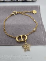 สร้อยแขน DIOR PETIT CD STAR CRYSTAL BRACELET จี้ดาวประดับคริสตัล งานสวย 1:1 จี้ CD ปรับความยาวได้ พร้อมส่งในไทย งาน 1:1 ไม่รวมกล่อง ยาว 16 ซม. เพิ่มได้อีก 3 ซม. ฟรีถุงกระดาษ ซองซิปล็อค ปั๊มแบรนด์ สวยมาก