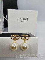(ออริ) CL T PEARL EARRINGS IN BRASS WITH GOLD FINISH AND GLASS PEARLS ต่างหูซีลีน ห้อยด้วยไข่มุก งานสวย ไม่ลอกไม่ดำ ไม่รวมกล่อง / มีถุงซิปล็อค ถุงกระดาษให้