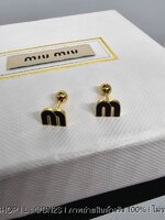 สีดำ | MIU MIU Earrings ต่างหูจี้สตั๊ดโลโก้ MM แกนจิวหมุนตุ้มเหล็ก อะไหล่ทอง พร้อมส่งในไทย สำเนา