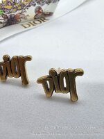 [ออริ] DIOR LOGO STUD EARRINGS ต่างหูโลโก้ดิออ งานอะไหล่ทองรมสีดำ โชว์โลโก้ ก้านเสียบเเข็งแรง ใส่ได้นาน ไม่ลอกไม่ดำ ทนทาน มีถุงผ้า ซองซิปล็อคโลโก้ ไม่รวมกล่อง