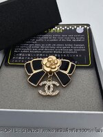 Chanel CC Logo Brooch เข็มกลัดติดสูท เข็มกลัดชาแนล รุ่นใหม่ จี้รูปโบว์ห้อย cc ประดับเพชร
