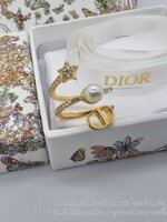 Dior [ออริ] CD STAR AND PEARL RING แหวนดิออ รูปเกลียวประดับดาว ไขมุก คริสตัล อะไหล่สีทอง งานสวยปั๊มด้านหลัง ภาพสินค้าจริง มีถุงซิปล็อค ถุงกระดาษให้ ไม่รวมกล่อง