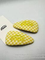 สีเหลือง | พร้อมส่ง EMIS GINGHAM CHECK WIDE HAIRPIN กิ๊บหนีบสามเหลี่ยม อีมีสสึ งานปักผ้าลายสก๊อต พร้อมส่งในไทย ไม่ต้องรอพรีฯ ❌ แพ๊คคู่ ซ้าย-ขวา น้า ขนาด : 8x4 cm. ไม่มีกล่อง อุปกรณ์