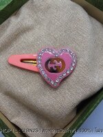 สีชมพู | Gucci Hair clip with GG and heart detail กิ๊บหนีบผมหัวใจ ฝังเพชร กุชชี่