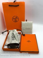 ชุดกล่องใส่เครื่องประดับ ถุงกระดาษ Hermes ประกอบไปด้วย ถุงกระดาษ ขนาด 21x17 cm. กล่อง พร้อมที่รองผ้ากำมะหยี่ ขนาด 10x9.5 cm.