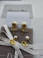ต่างหูห้อยจี้ผึ้งดิออ ประดับจี้ไข่มุกทับหลัง อะไหล่ทองวินเทจ Dior Tribles Earrings