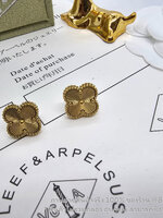 ต่างหูแวนคีฟ Van Cleef รุ่น Vintage Alhambra earrings งานปั๊มโลโก้ด้านหลัง อะไหล่สีทองงานสวย 1:1 พร้อมส่งในไทย เกรด ไฮเอน ไม่รวมกล่อง อุปกรณ์