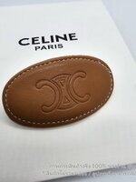 สีน้ำตาล | CELINE CUIR HAIR CLIP IN CALFSKIN AND STEEL กิ๊บหนังวงกลมซีลีน งานปั๊มโชว์โลโก้ตะโกน มี 2 สี น้ำตาล และดำ งานสวย น่ารัก ขนาด 5x9 cm. | น้ำหนัก 15 กรัม ไม่รวมกล่อง อุปกรณ์