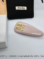 สีชมพู | Patent Leather Hair Clip | Miu Miu กิ๊บหนังแบบสปริง มิว มิว หนังมัน ติดโลโก้สีทอง