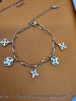 สร้อยข้อมือหลุยส์ Louis Vuitton Monogram Chain Bracelet อะไหล่สีทอง จี้ห้อยลายโมโลแกรมลายสวยน่ารัก