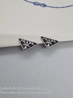 สีดำ | ต่างหูปราด้า Prada Symbole Earrings ต่างหูโชว์โลโก้แบรนด์พราด้า ก้าน 925 ปั๊มหลัง งานดีสุดไม่ลอกไม่ได้ รับประกันความสวย อุปกรณ์ ถุงกระดาษ ถุงซิปล็อค