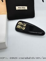 สีดำ | Patent Leather Hair Clip | Miu Miu กิ๊บหนังแบบสปริง มิว มิว หนังมัน ติดโลโก้สีทอง