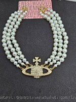 สีทอง | Vivienne Westwood สร้อยคอโชกเกอร์ VW Three Row Chocker ไข่มุก 3 ชั้น ห้อยจี้ดาวเสาร์อะไหล่เงิน ทอง งานปั๊มแบรนด์ด้านหลัง