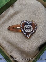 สีน้ำตาล | Gucci Hair clip with GG and heart detail กิ๊บหนีบผมหัวใจ ฝังเพชร กุชชี่