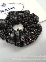 สีดำ | ผ้ารัดผมประดับคริสตัล ปราด้า Crystal Satin Scrunchie | PRADA พร้อมส่งในไทย ภาพถ่ายสินค้าจริง 100% รับรองว่าสวย สี เงิน / ดำ ไม่มีกล่อง อุปกรณ์