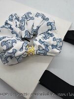 Triomphe ฟ้า | ผ้ารัดผม ลิซ่า CELINE SCRUNCHY RAYURE BRACELET รัดแขนแบบลิซ่า เก๋ไปอีกแบบ ผ้าสกรีนลายโลโก้ ผ้าเนื้อนุ่ม ไหมอย่างดี