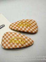 สีส้ม | พร้อมส่ง EMIS GINGHAM CHECK WIDE HAIRPIN กิ๊บหนีบสามเหลี่ยม อีมีสสึ งานปักผ้าลายสก๊อต พร้อมส่งในไทย ไม่ต้องรอพรีฯ ❌ แพ๊คคู่ ซ้าย-ขวา น้า ขนาด : 8x4 cm. ไม่มีกล่อง อุปกรณ์